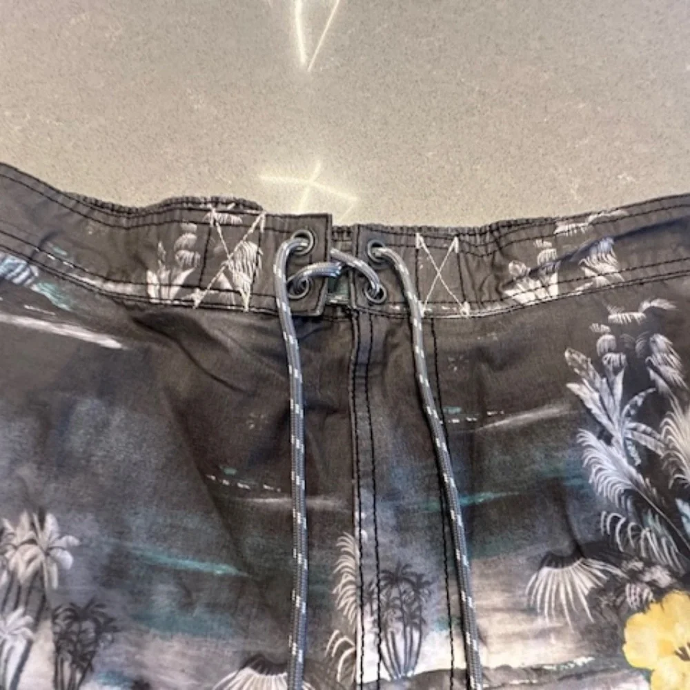 Tommy Bahama Relax Cargo Swim Trunks Shorts Size XXL -Excellent Condition